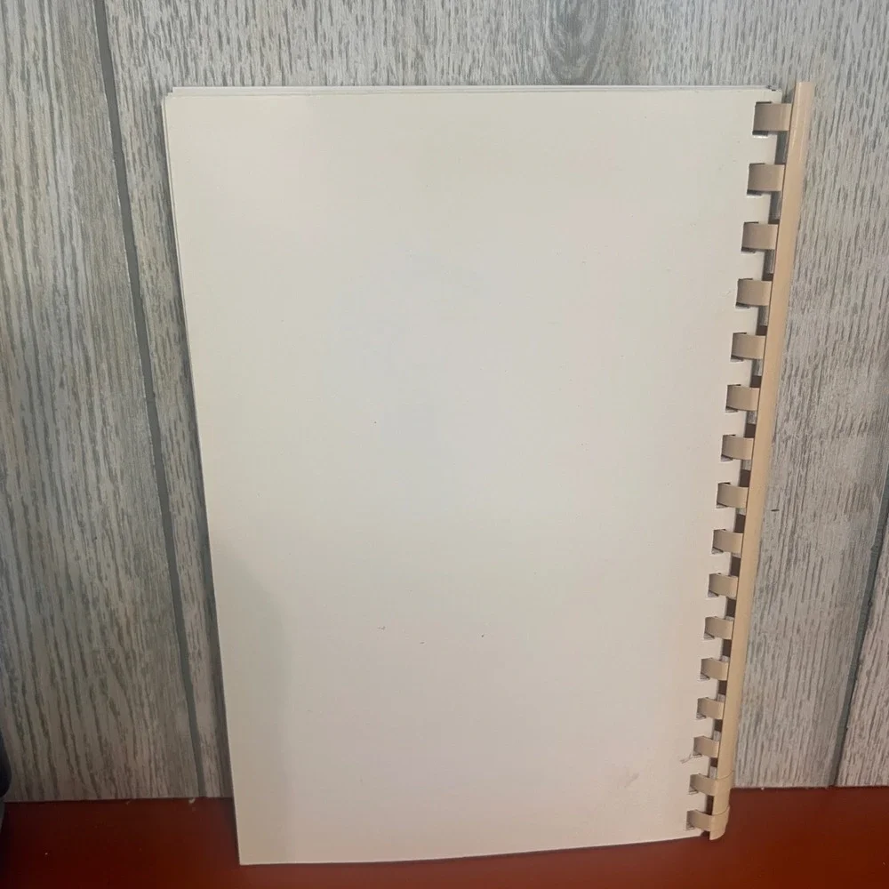 Our Best Recipes MOMS Club of Wilsonville Oregon Community Cookbook Plastic Comb